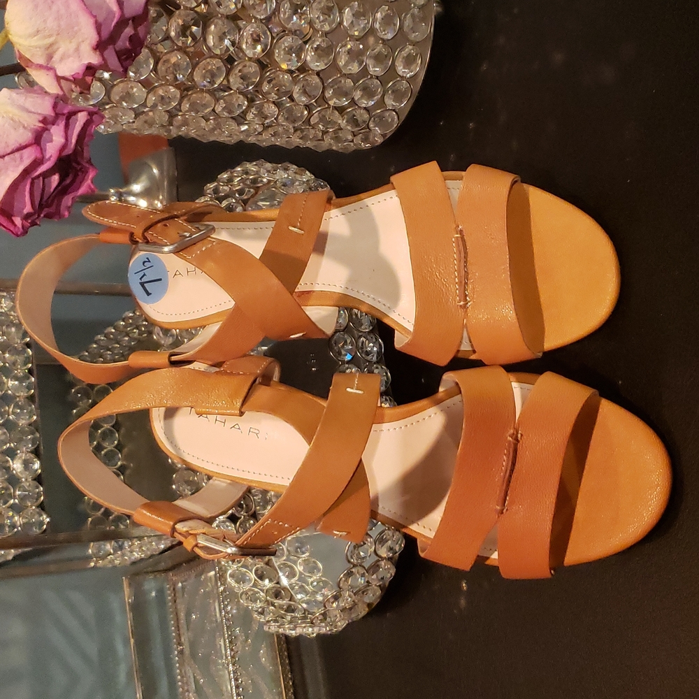 Tahari Sandals 👡